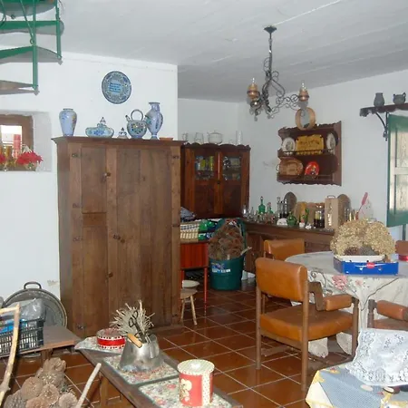Σπίτι διακοπών 4 Bedrooms House With Shared Pool Garden And Wifi At Vila Fernando Vila Fernando (Guarda)