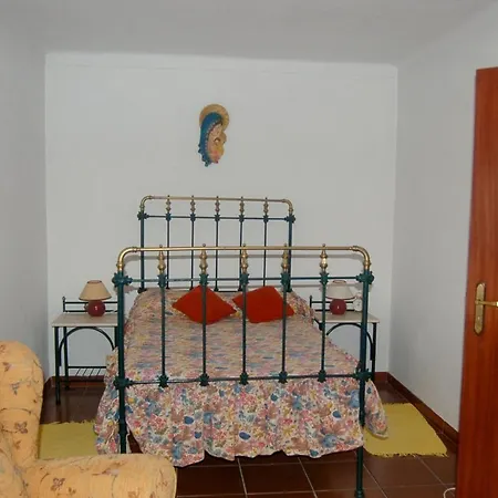 Σπίτι διακοπών 4 Bedrooms House With Shared Pool Garden And Wifi At Vila Fernando *