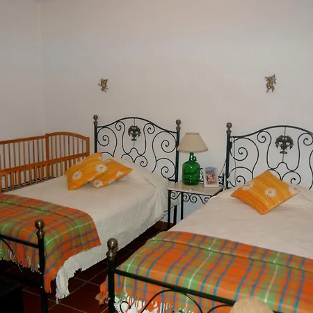 Σπίτι διακοπών 4 Bedrooms House With Shared Pool Garden And Wifi At Vila Fernando